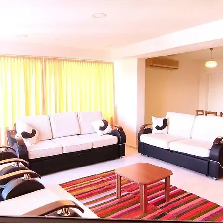 Amazing View, 1-Bedroom, Parking, WiFi, Quiet, Terrace, 4 people Flat *